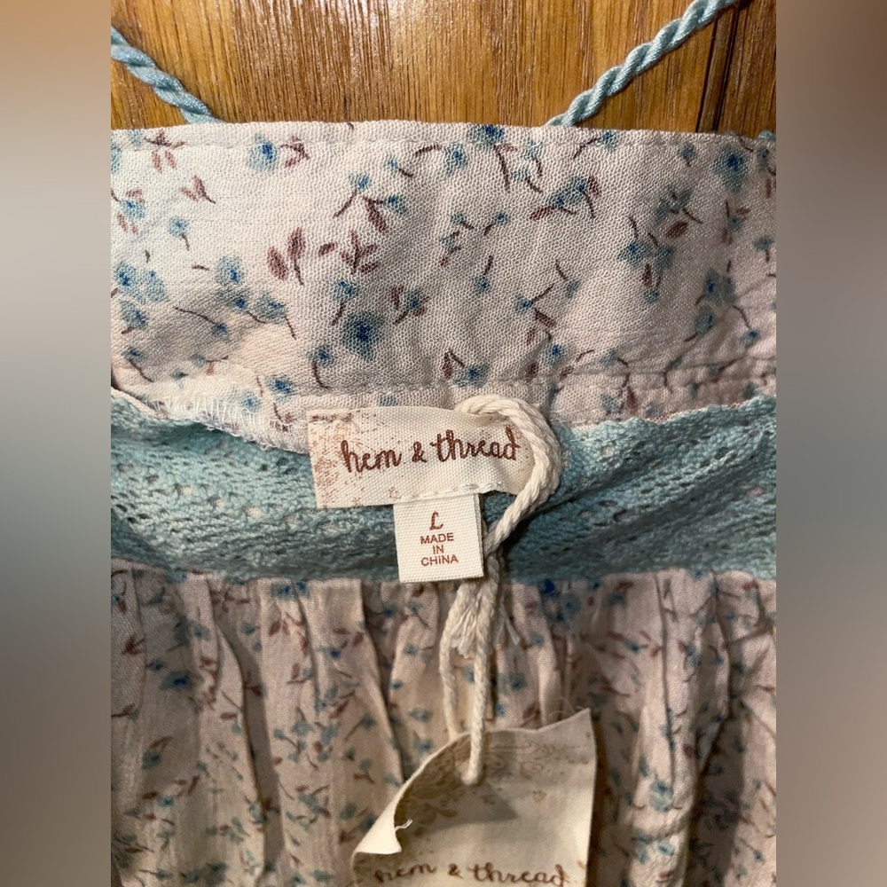 Hem & Thread Floral Top - Picture 6 of 7